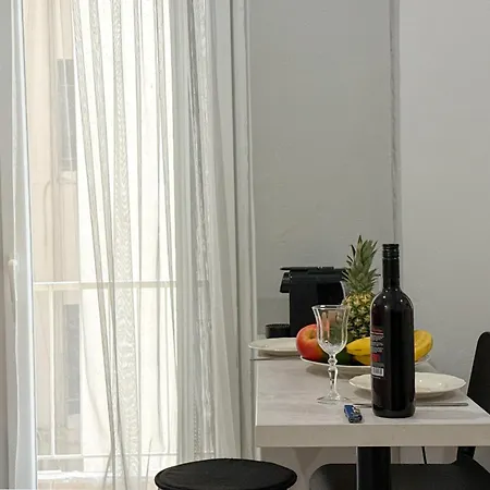 Stylish Retreat In The Heart Of 아파트