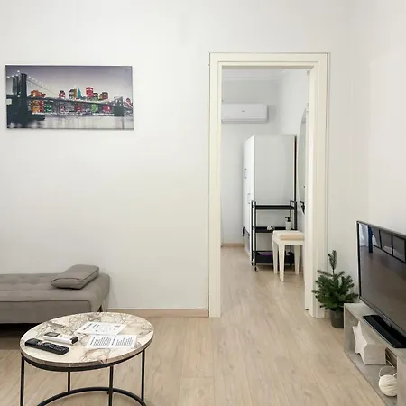 Stylish Retreat In The Heart Of Διαμέρισμα